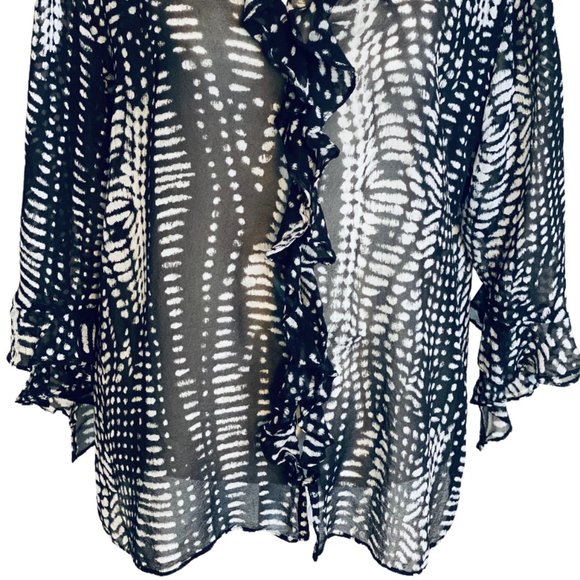 🌴 Chico’s Top - Size 2 - Picture 6 of 9